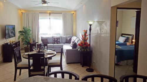 The Oaks Tamarindo Pool Front Condominiums fast wifi in La Garita Nueva
