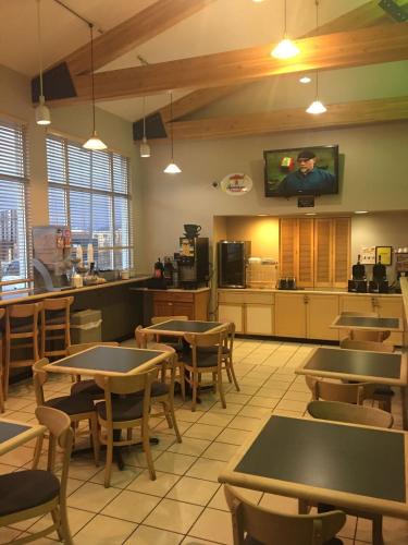 อาหารและเครื่องดื่ม, ซูเปอร์ 8 บาย วินด์แฮม เฮเลนา (Super 8 By Wyndham Helena) in เฮเลนา (MT)