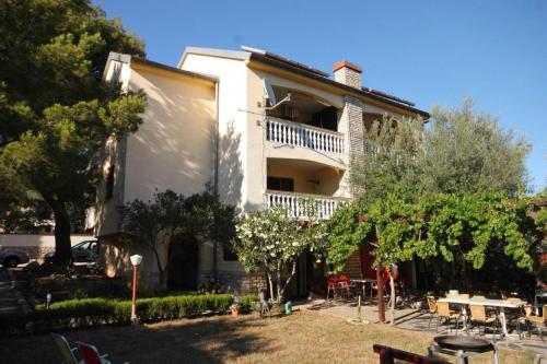 Apartments with a parking space Zdrelac Pasman - 8201