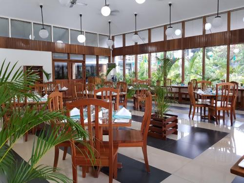 ห้องอาหาร, เดอะ แซงชัวรี โฮเต็ล รีสอร์ต แอนด์ สปา (The Sanctuary Hotel Resort and Spa) in พอร์ตมอร์สบี