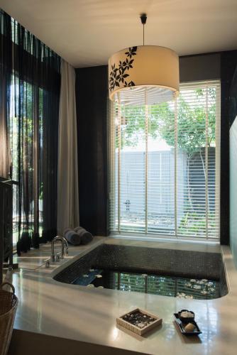 Bathroom, Cher Resort in Cha Am Beachfront