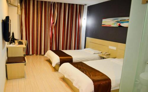 Thank Inn Chain Hotel Jiangsu Sihong Commercial Plaza Set in a prime location of Suqian, Thank Inn Chain Hotel Jiangsu Sihong Commercial Pl puts everything the city has to offer just outside your doorstep. Offering a variety of facilities and services, t