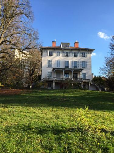 Exterior view, Sur la colline in Provinces-Chavril