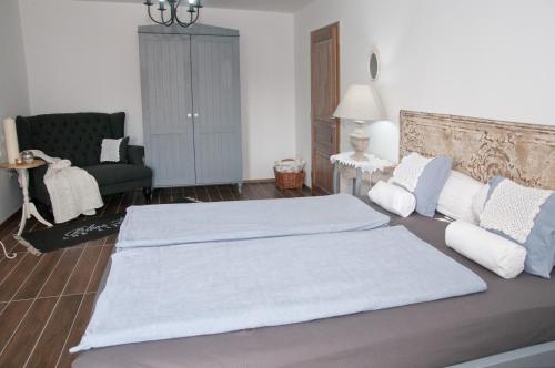 Anita Home - image 8