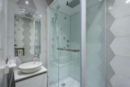 Sylvia Stylish Vatican Apartment - image 4