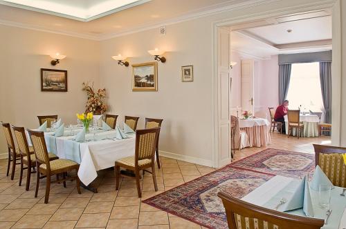 Ресторан, Hotel Dworek*** in Скерневіце