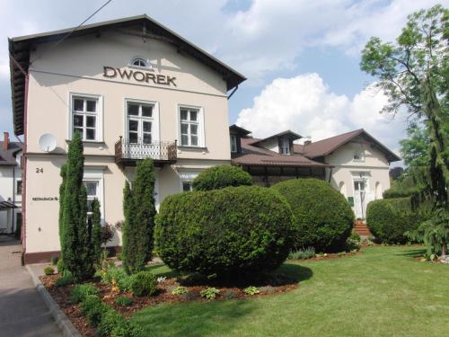 Зовнішній вигляд готелю, Hotel Dworek*** in Скерневіце
