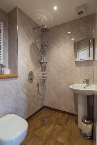 No 46 Marine Terrace - image 6