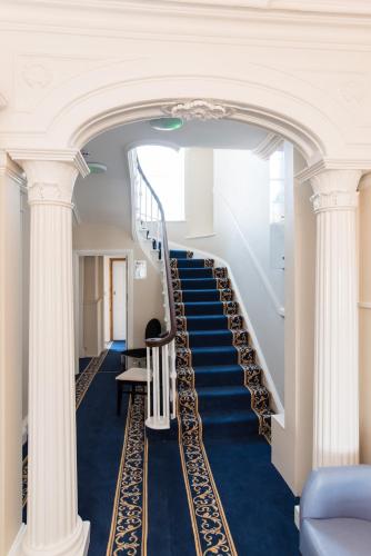 No 46 Marine Terrace - image 3