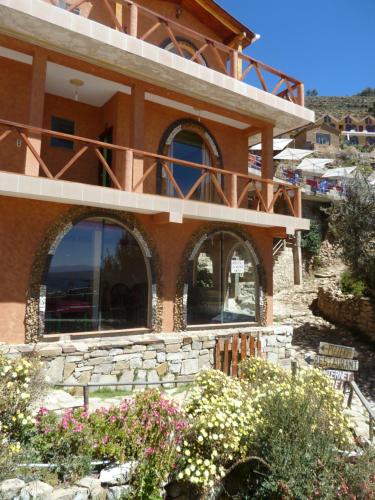 Exterior view, Hostal Phaxsi in Yumani