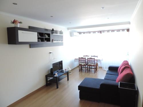  Cozy Beach Apartment near Tennis Court in Quinta de Santo António