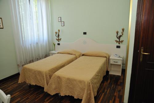 Hotel Savona - Tap to explore photos