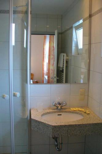 2 twin beds