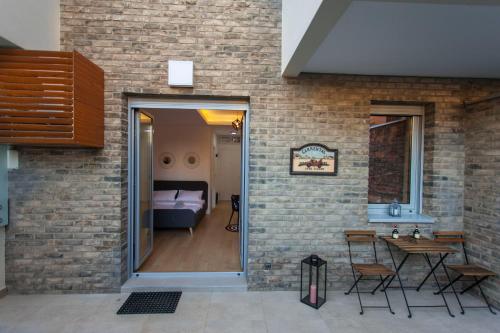 Gentleman Dog Apartment - image 2