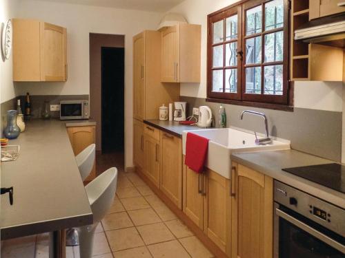 Four-Bedroom Holiday Home in Montauroux gîte à louer Les Marjoris