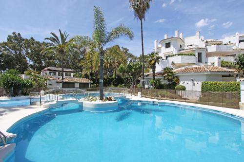 1117 Beachfront Complex Golden Beach Family Apartment - image 8