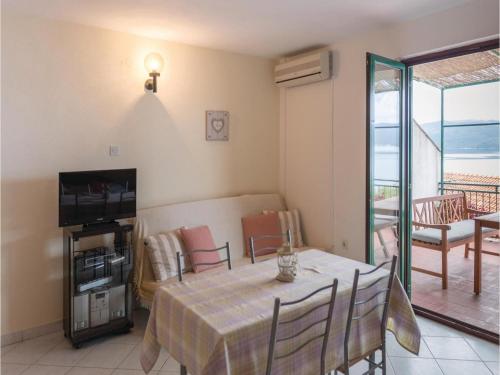  Three-Bedroom Apartment in Komarna in Komarna