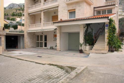 Apartments by the sea Duce Omis - 5973 - image 2