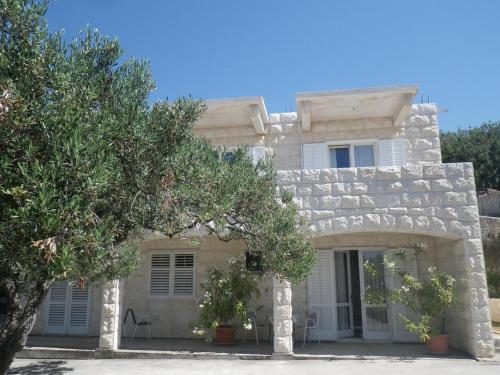 Apartments and rooms with parking space Hvar - 13296 