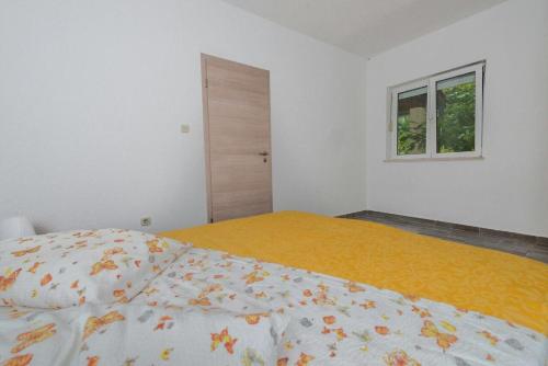 Apartment Savar 8128d in Brbinj