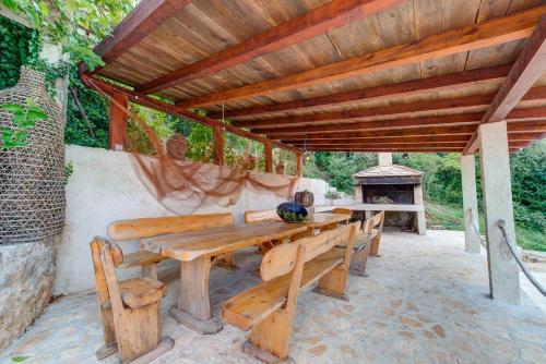  Apartment Savar 8128d in Brbinj