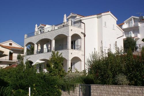 Apartments by the sea Mavarstica Ciovo - 4292 - image 7