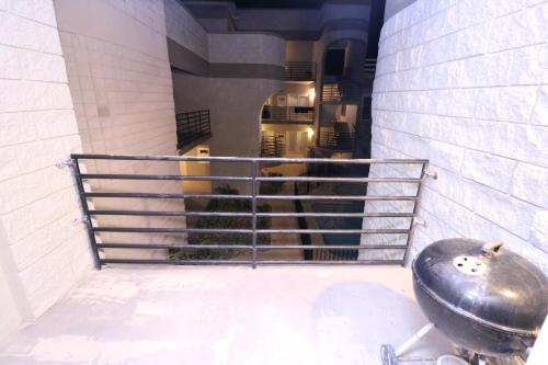 Apartment with Pool View  image 6