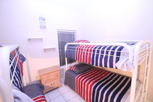 Apartment with Pool View  image 7