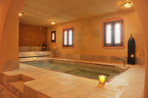 Skats, La Molinilla Apartamentos y Hammam in Linares De La Sjerra