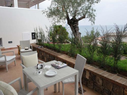 Posidonia One-Bedroom Apartment with Sea View
