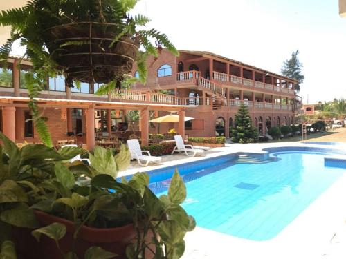 Suite Hotel Romanos