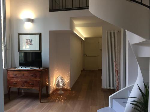 Grande, moderno appartamento in edificio storico, Boloňa (fotografie 9)
