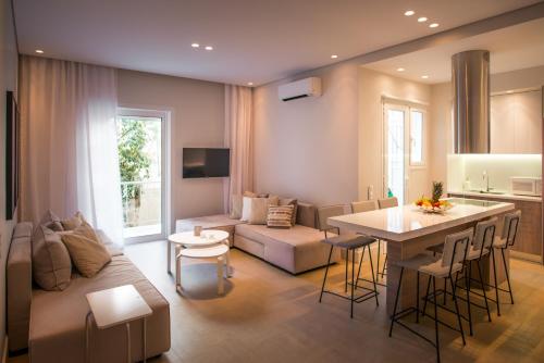 Elegant House Under Acropolis, Athen