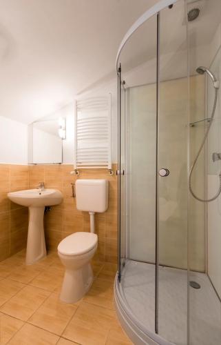 Double Room image 10