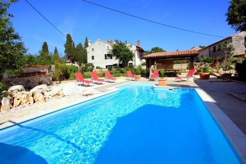 Luxury villa with a swimming pool Manjadvorci Marcana - 7731 - image 4