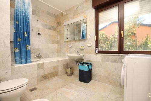 Seaside holiday house Rogoznica - 6226 - image 2