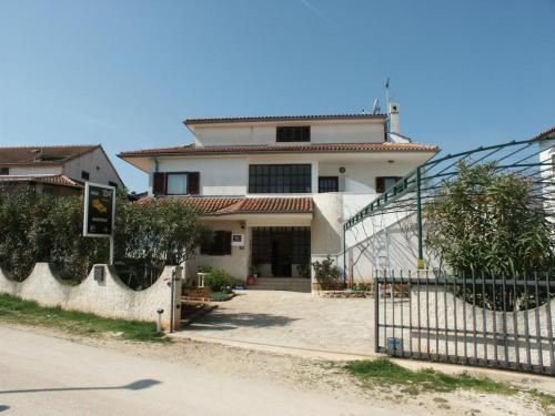Apartments with a parking space Rovinj - 2226 
