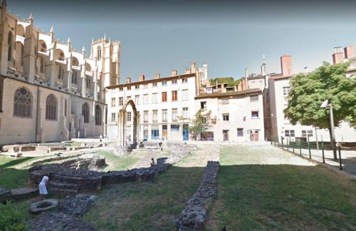 Le Clos de Sainte Croix - main image
