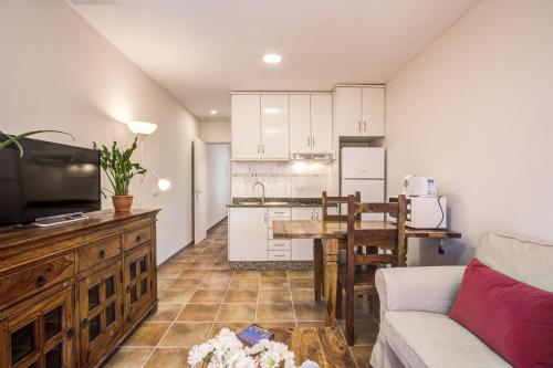 Granada I Apartments - Photo 2