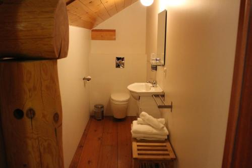 Economy Twin Room with Shared Shower