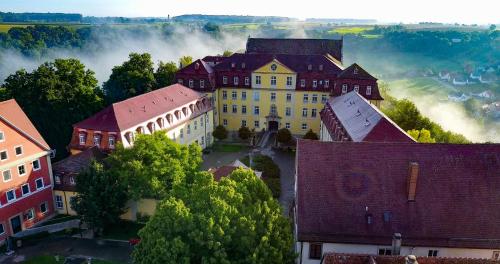 Schlosshotel Kirchberg - Hotel - Kirchberg an der Jagst