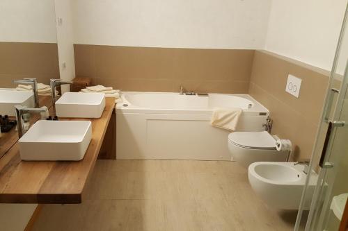 King Suite with Spa Bath