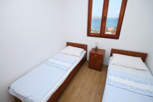 Apartment Metajna 6337b