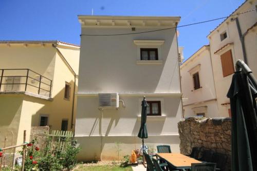 Apartments with WiFi Susak Losinj - 8047