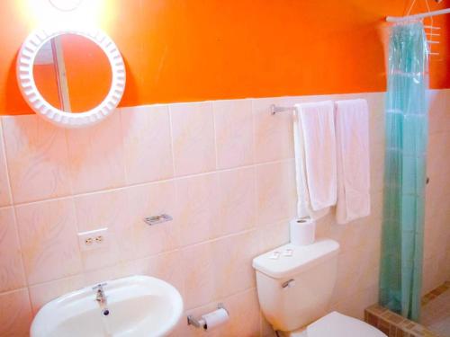 Bathroom, Hotel Brisa Mar in Santa Catalina