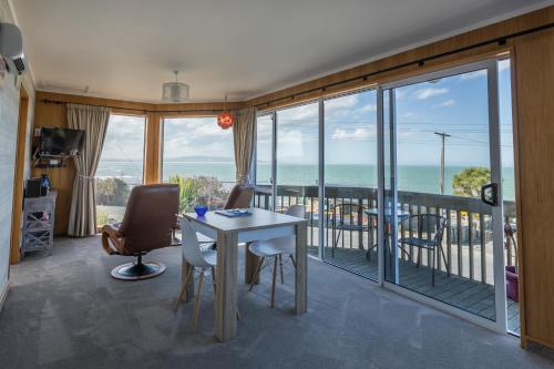 Skats, Kaka Point Spa Accommodation - Catlins in Kakapointa