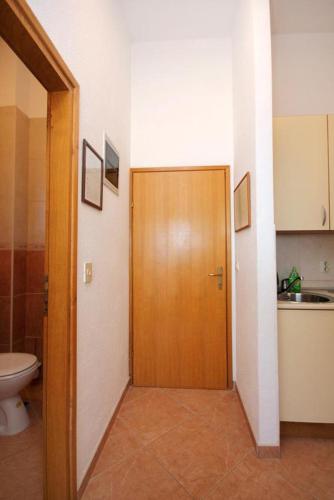 Apartments with a parking space Baska Voda Makarska - 10027 - image 7