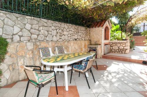 Apartments with a parking space Mali Losinj (Losinj) - 11344