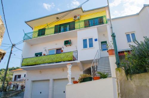 Apartments with a parking space Trogir - 11409 - image 8