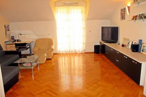 Apartments with a parking space Dugi Rat Omis - 11443